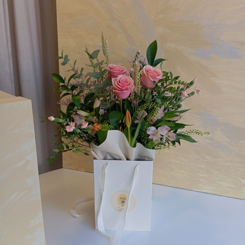 caja de flores para el día de la madre, flores para el día de la madre. Floristería en talavera de la reina, flores en talavera de la reina, flores a domicilio en talavera de la reina, flores para el día de la madre en talavera de la reina