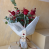 Ramo de cuatro rosas rojas