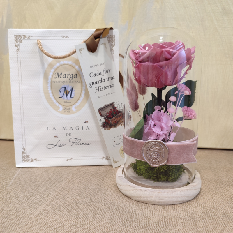 Cúpula cristal rosa preservada de color rosa, detalles para envío a domicilio y recogida en tienda, floristeria talavera, floristeria talavera de la reina, floristerias talavera, regalos San Valentín en Talavera de la Reina, regalos de pareja