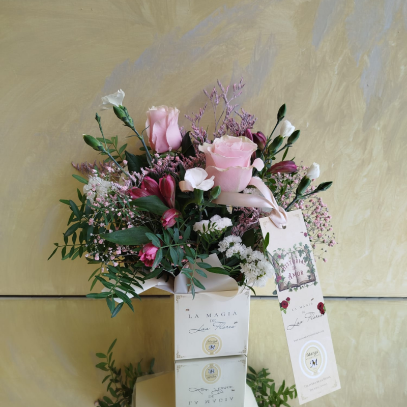 Caja pastel de rosas rosas