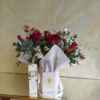 Caja de flores rojas mediana