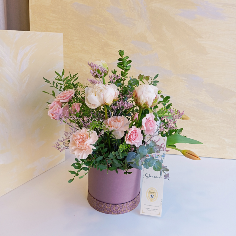 sombrerera de peonías, peonías para el día de la madre, flores para el día de la madre, flores en talavera de la reina.